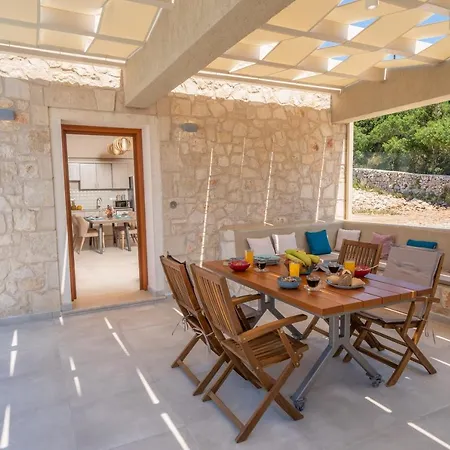 Pithari Sunset Villa *