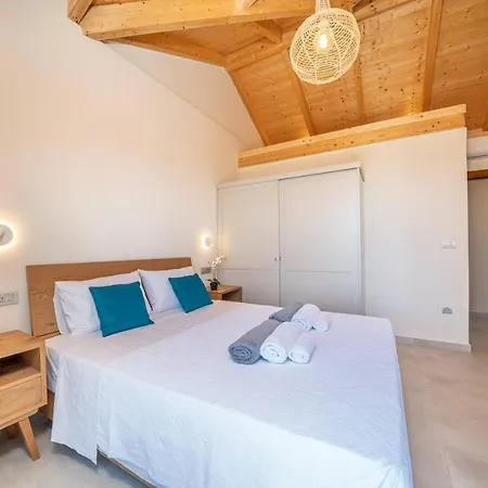 Pithari Sunset Villa *